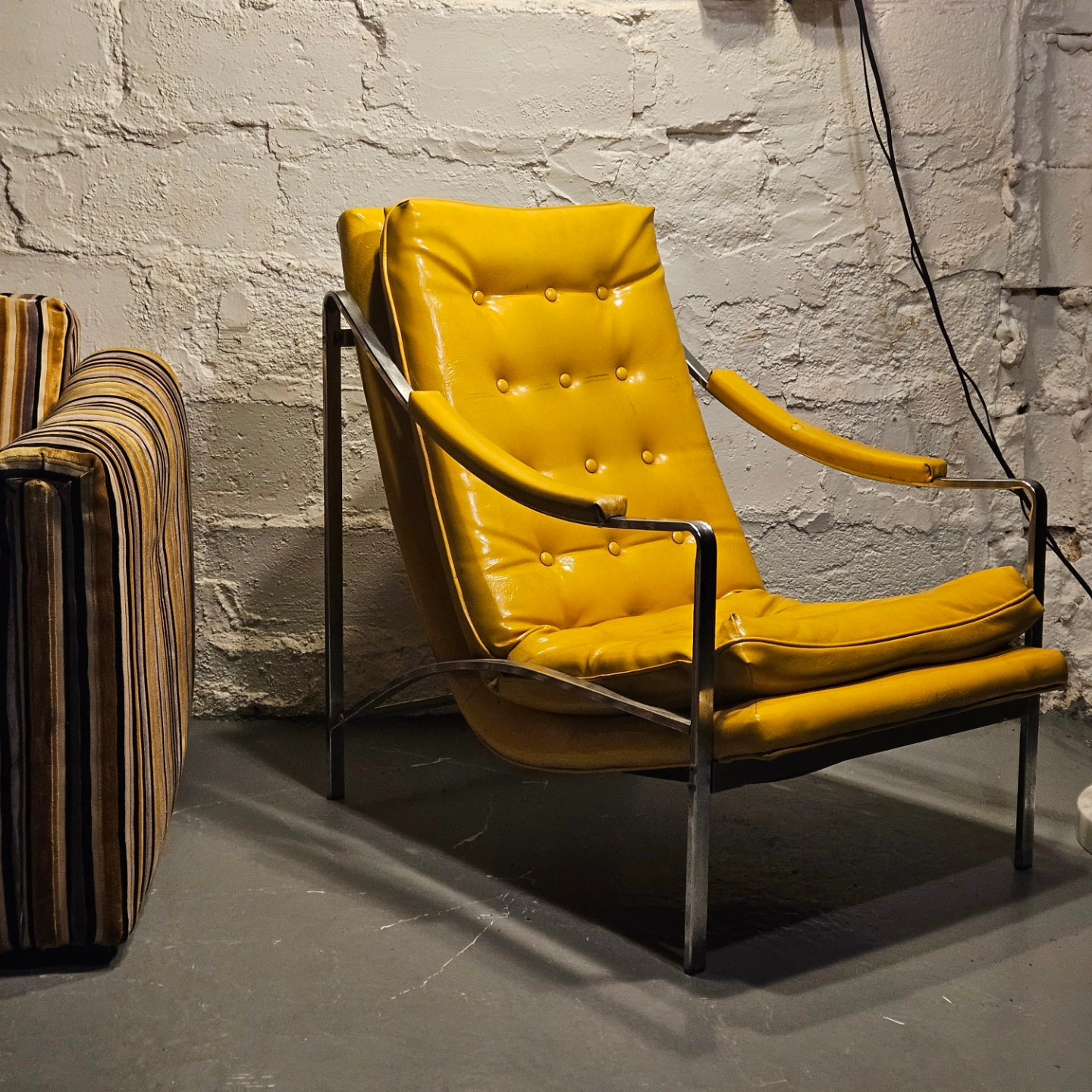 Frank & Son Inc. Lounge Chair