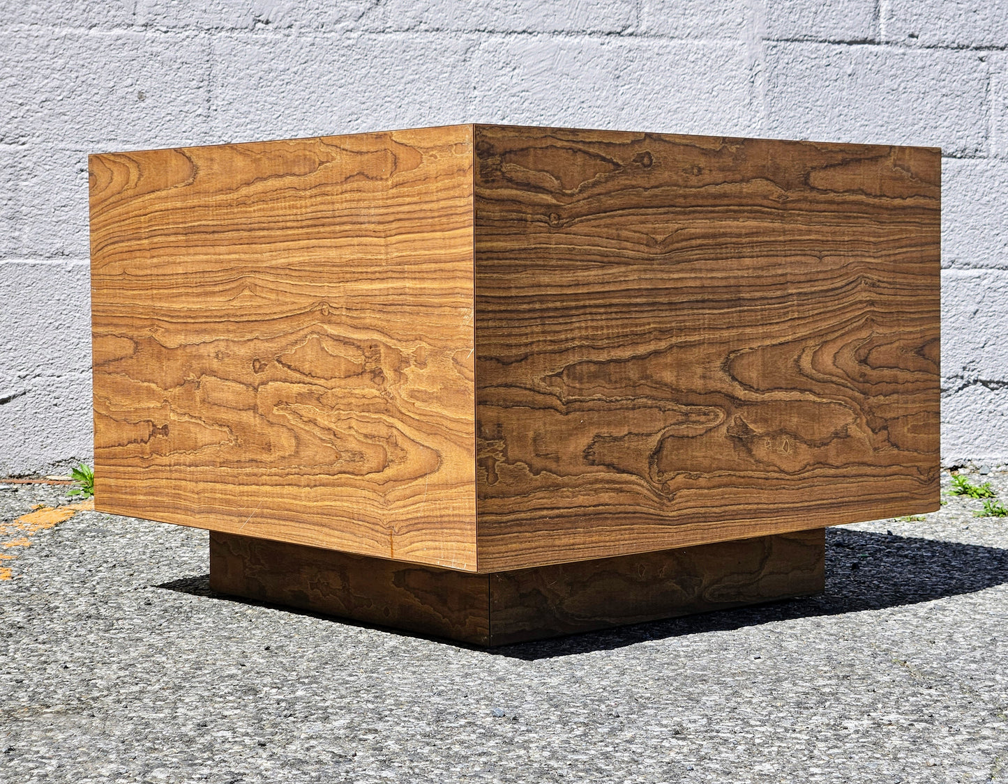 MCM Cube Table