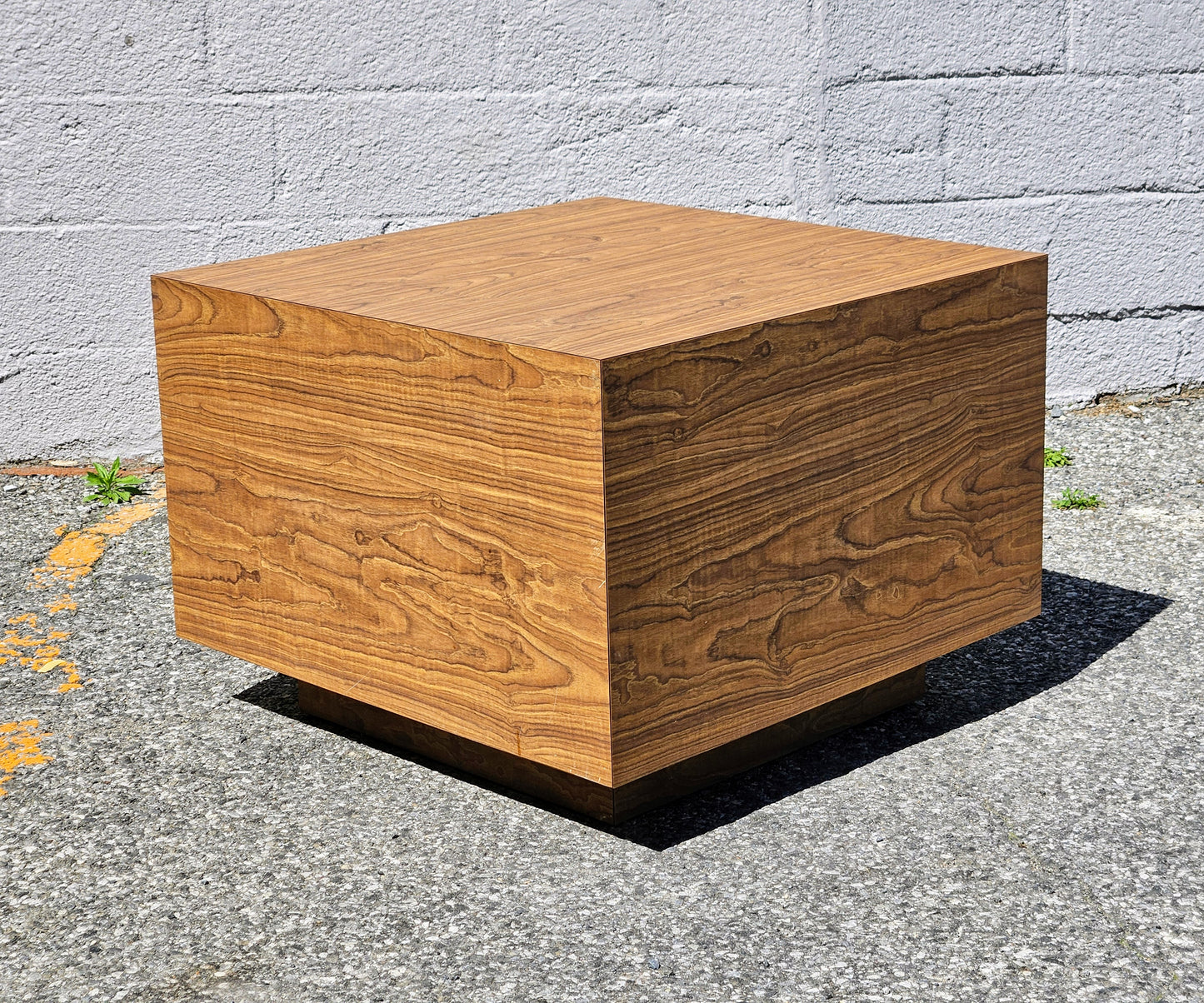 MCM Cube Table